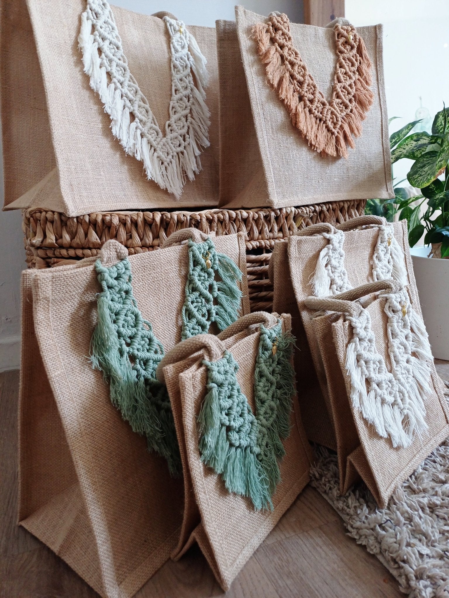 Jute macrame fringe tassel
Beach Bags - Canary Macrame